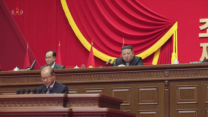 [서울=뉴시스] 북한 김정은 국무위원장이 지난 22일 평양에서 열린 조선노동당 제9차 대회에서 노동당 최고 직책인 총비서로 재추대됐다고 조선중앙TV가 보도했다. 사진에서 김 위원장 오른쪽에 조용원이 앉아있다. (사진=조선중앙TV 캡처) 2026.02.24. photo@newsis.com *재판매 및 DB 금지