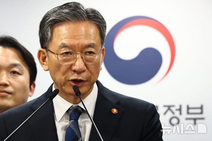 정성호, 美 이란공습에 "중동 교민 안전 위해 모든 역량 집중"