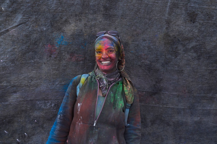 [갈락시디=AP/뉴시스] 23일(현지 시간) 그리스 갈락시디에서 사순절 시작을 알리는 ‘클린 먼데이’를 맞아 카니발 시즌의 끝을 기념하는 연례 밀가루 전쟁 축제가 열려 참가자가 포즈를 취하고 있다. 밀가루 전쟁 참가자들은 독특한 복장과 보호 장구를 착용한 채 색색의 밀가루를 서로에게 뿌리며 이날을 즐긴다. 2026.02.24.