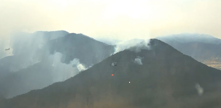 밀양 산불 진화율 85%…헬기 34대 투입·5.5㎞ 구간 껐다