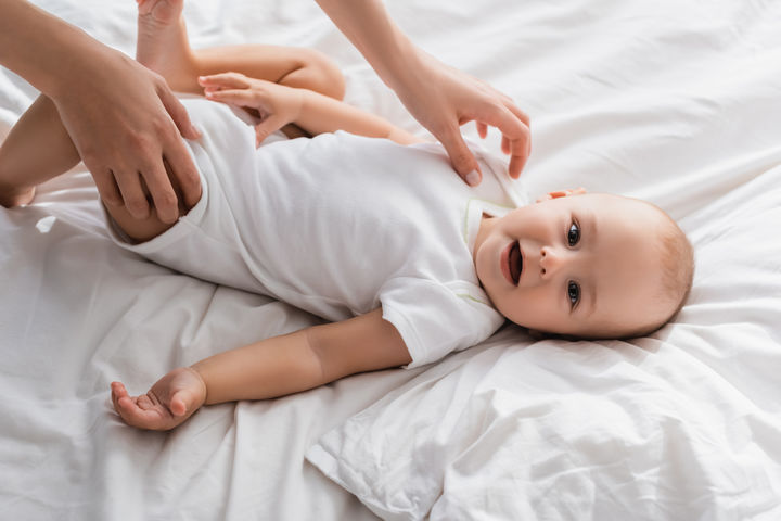 자궁 없이 태어난 여성, 사망 기증자 자궁 이식받아 출산…英 첫 사례