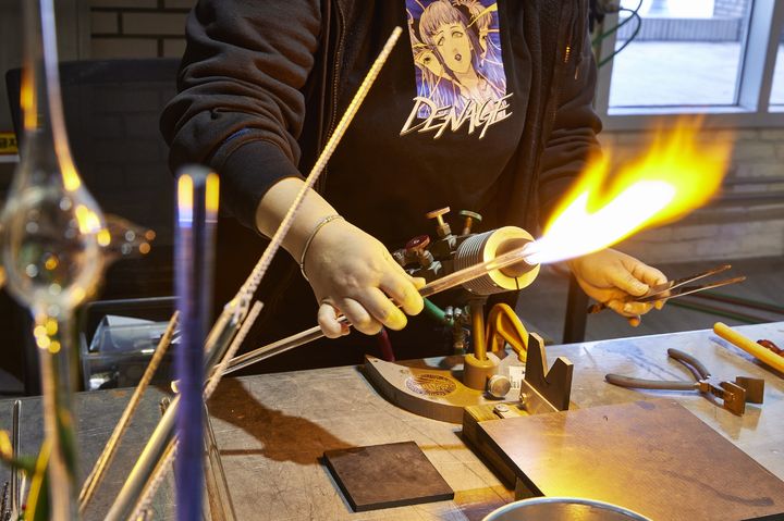 [수원=뉴시스] 경기공예창작지원센터 유리공방. (사진=한국도자재단 제공) 2026.02.24. photo@newsis.com *재판매 및 DB 금지