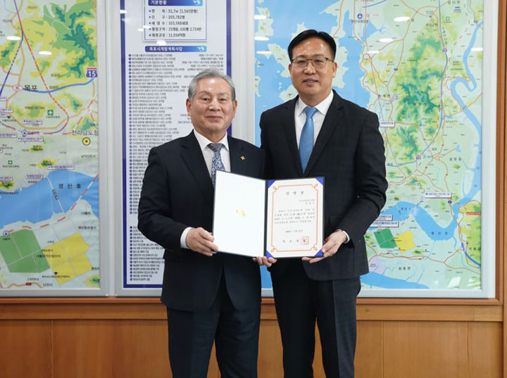 [목포=뉴시스] 최형호 목포시의료원장 임명. (사진=목포시 제공) 2026.02.24. photo@newsis.com *재판매 및 DB 금지