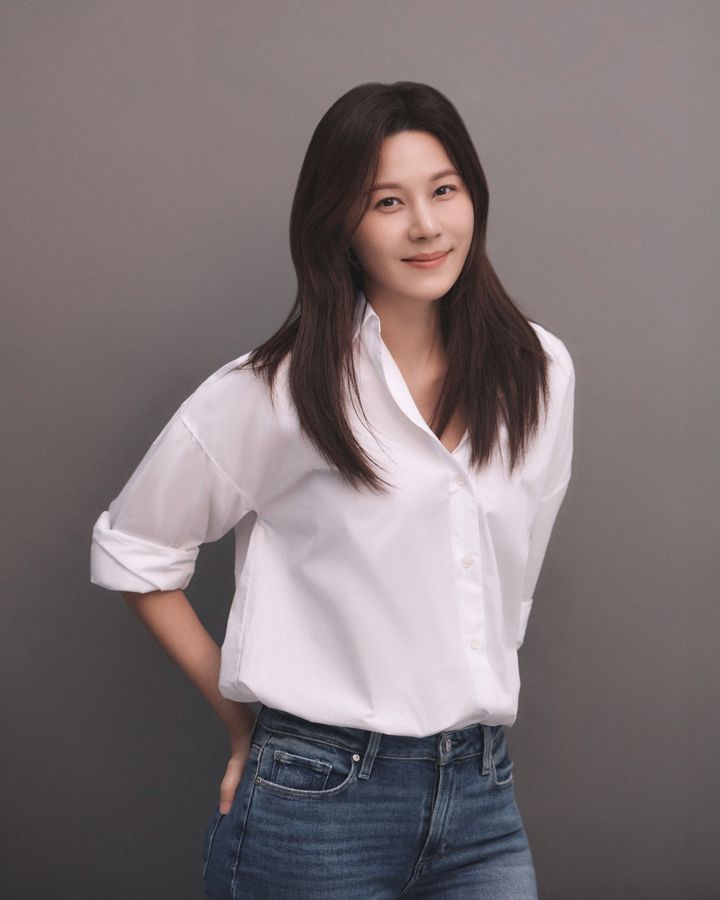 [서울=뉴시스] 배우 김하늘과 김재원이 2002년 히트작인 드라마 '로망스' 방영 이후 무려 24년 만에 특별한 재회를 가졌다. (사진=빌리언스) 2026.02.24. photo@newsis.com *재판매 및 DB 금지