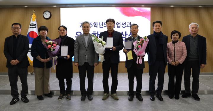 [거창=뉴시스] 거창대학 취업우수학과 시상 (사진=거창대학 제공) 2026. 02. 24. photo@newsis.com&nbsp; *재판매 및 DB 금지