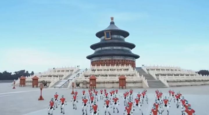 中 유니트리 로봇 50대 톈탄서 무술 군무 공개