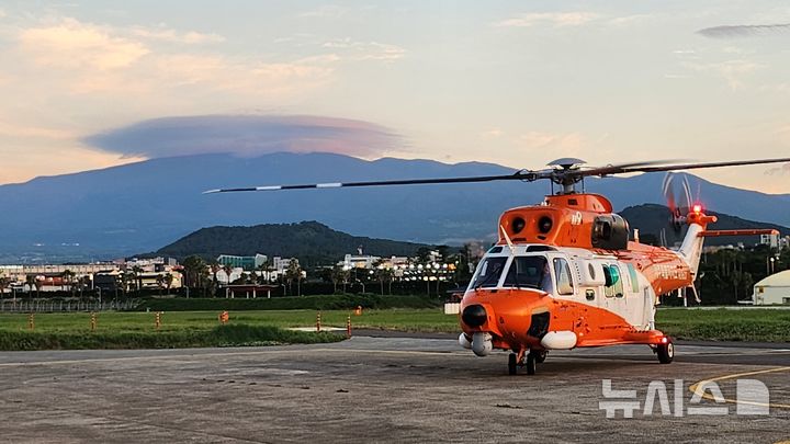 [제주=뉴시스] 제주소방헬기 본부장