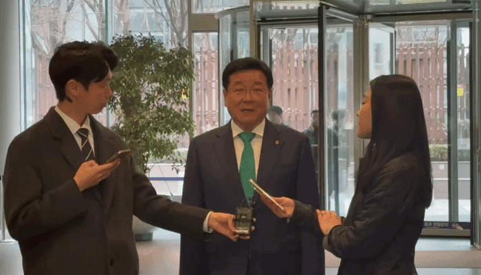 이찬희 삼성준법감시위원장이 24일 오후 2시 삼성 서초사옥에서 열린 준감위 정기회의에 참석하기 앞서 기자들의 질문에 답변하고 있다. (사진=박나리 기자) *재판매 및 DB 금지