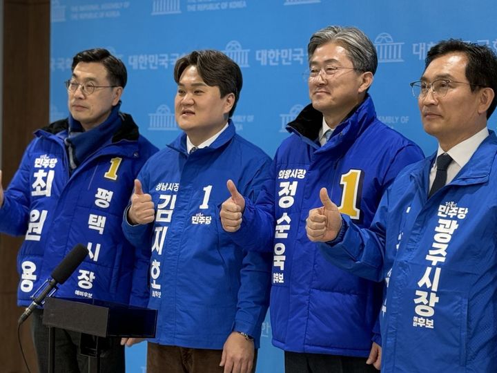 [서울=뉴시스]김지호 더불어민주당 대변인 등 지선 예비후보들.<2026.02.24> photo@newsis.com *재판매 및 DB 금지