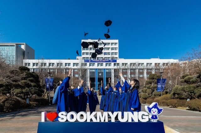 [서울=뉴시스] 숙명여대는 2025학년도 전기 학위수여식을 개최했다. (사진=숙명여대 제공) 2026.02.24. photo@newsis.com *재판매 및 DB 금지