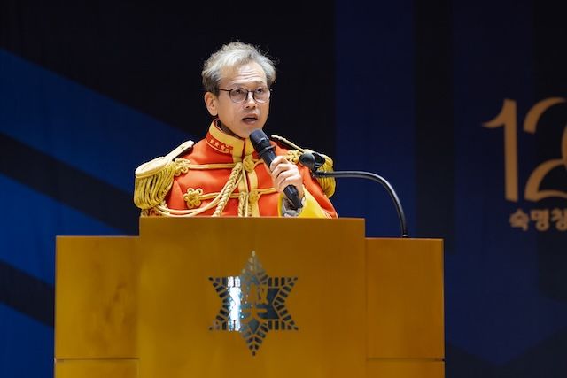 [서울=뉴시스] 숙명여대 학위수여식에서 이준 황손이 축사를 전하고 있다. (사진=숙명여대 제공) 2026.02.24. photo@newsis.com *재판매 및 DB 금지