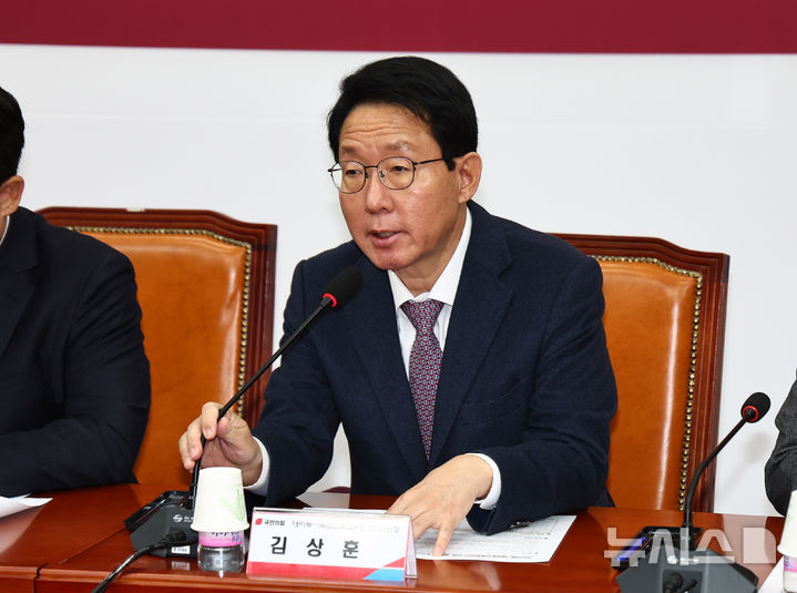 [서울=뉴시스] 김명년 기자 = 김상훈 국회 대미투자특별법특별위원장이 24일 오전 서울 여의도 국회에서 열린 국민의힘 대미투자특별법안 관련 경제계 조찬간담회에서 발언하고 있다. 2026.02.24. kmn@newsis.com