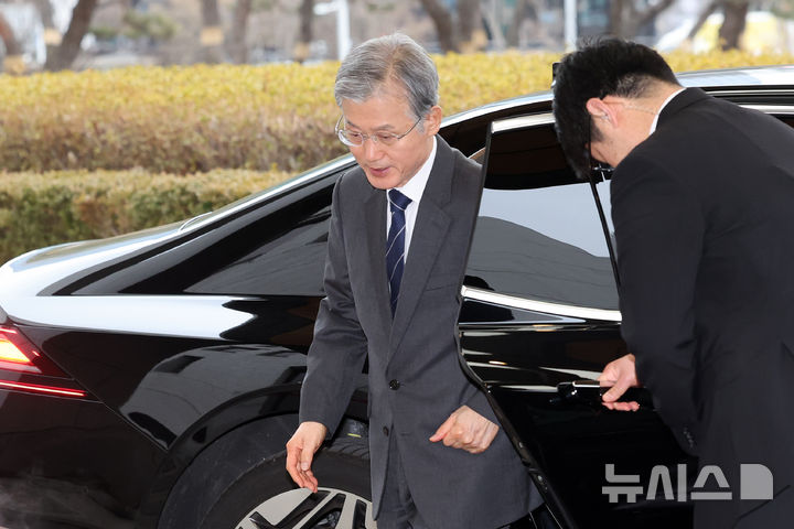 [서울=뉴시스] 조성우 기자 = 조희대 대법원장이 24일 오전 서울 서초구 대법원으로 출근하고 있다. 2026.02.24. xconfind@newsis.com