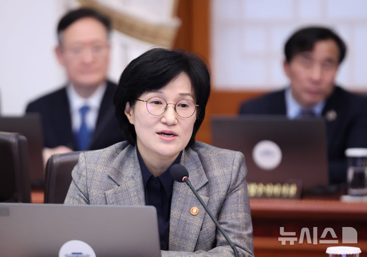 [서울=뉴시스] 최동준 기자 = 원민경 성평등가족부 장관이 지난 2월 24일 청와대에서 열린 국무회의에서 발언하고 있다. 2026.02.24. photocdj@newsis.com