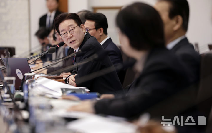 [서울=뉴시스] 최동준 기자 = 이재명 대통령이 24일 청와대에서 열린 국무회의에서 발언하고 있다. 2026.02.24. photocdj@newsis.com