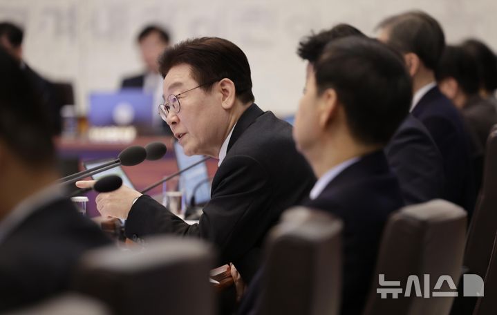 [서울=뉴시스] 최동준 기자 = 이재명 대통령이 24일 청와대에서 열린 국무회의에서 발언하고 있다. 2026.02.24. photocdj@newsis.com