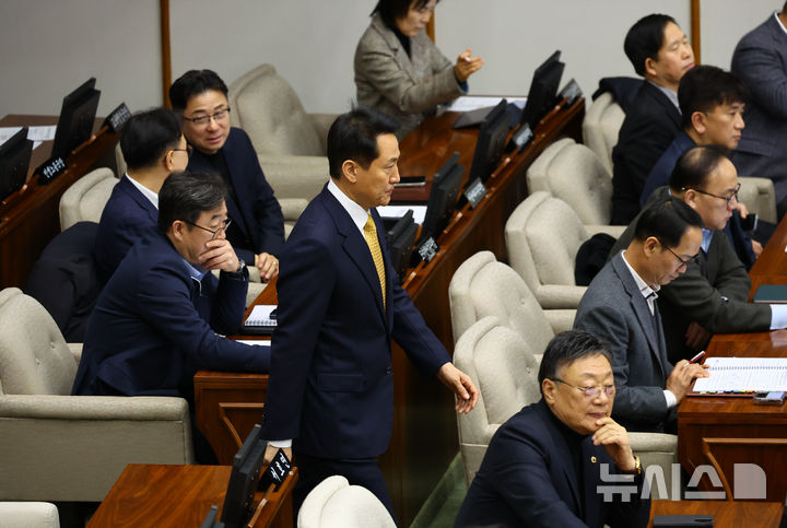 [서울=뉴시스] 황준선 기자 = 오세훈 서울시장이 24일 오후 서울 중구 서울특별시의회에서 열린 서울시의회 제334회 임시회 개회식에 참석하고 있다. 2026.02.24. hwang@newsis.com