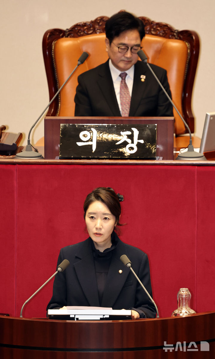 [서울=뉴시스] 김금보 기자 = 강선우 무소속 의원이 24일 오후 서울 여의도 국회에서 열린 제432회국회(임시회) 제 8차 본회의에서 자신에 대한 체포동의안 표결을 앞두고 신상 발언을 하고 있다. 2026.02.24. kgb@newsis.com