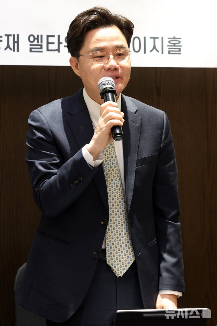 [서울=뉴시스] 이영환 기자 = 김진수 한국정보보호산업협회 신임 회장 내정자가 24일 오후 서울 서초구 엘타워에서 열린 2026 한국정보보호산업협회 상반기 기자간담회에 참석해 인사말을 하고 있다. 2026.02.24. 20hwan@newsis.com