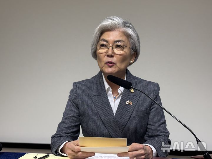 강경화 대사 "트럼프 4월 방중계기 북미대화 가능성 예의주시"