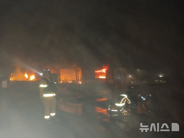 전남 장흥 주택서 불…홀로 살던 70대 중상