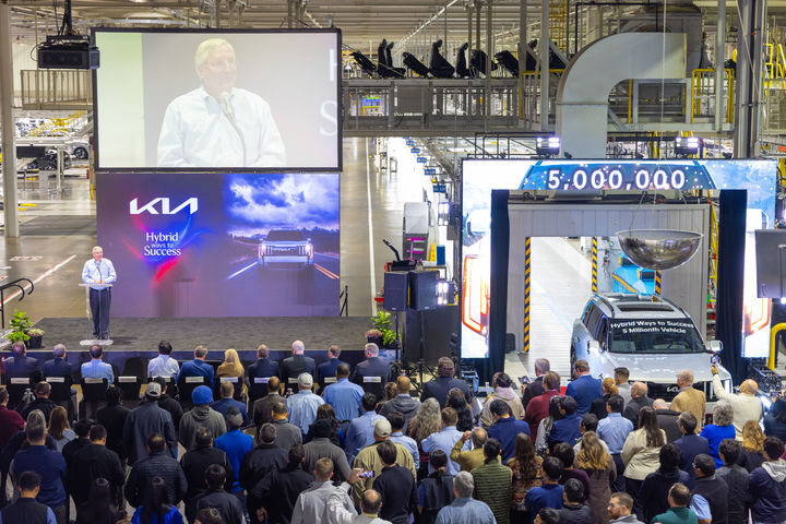 [서울=뉴시스] 기아 조지아 법인이 누적 500만대 생산 기념행사를 진행하고 있다. (사진=현대차그룹 제공) 2025.2.25. photo@newsis.com *재판매 및 DB 금지