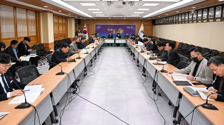 [대전=뉴시스] 조명휘 기자 = 부여군이 2027년 국·도비 예산 확보 전략보고회를 열고 있다. (사진= 부여군 제공) 2026.02.25. photo@newsis.com *재판매 및 DB 금지