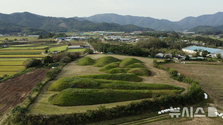 [서울=뉴시스] 함평 예덕리 고분군 전경. 국가유산청 제공