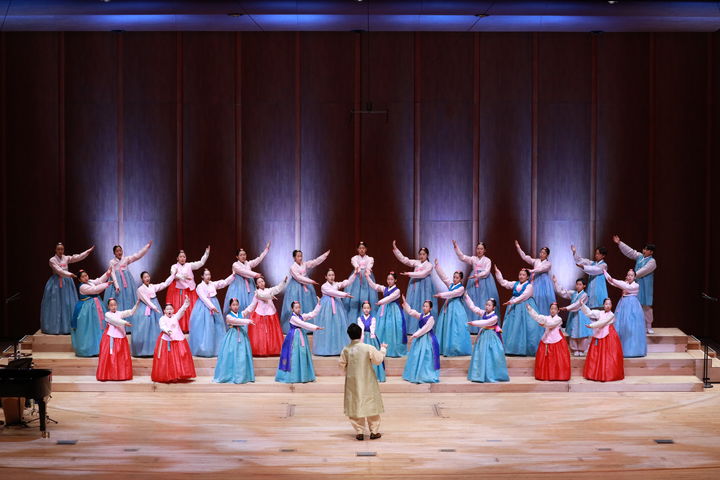 [부산=뉴시스] 부산시립소년소녀합창단 공연사진. (사진=부산문화회관 제공) 2026.02.28. photo@newsis.com *재판매 및 DB 금지