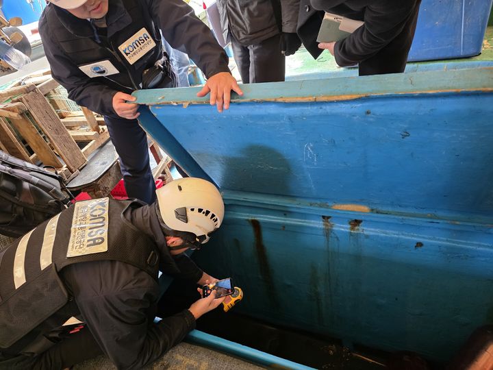 [서울=뉴시스] 한국해양교통안전공단(KOMSA) 제주사고조사센터에서 해수부 어선원안전감독관과 함께 어선 현장점검을 하는 모습. (사진=KOMSA 제공) 2026.02.25. photo@newsis.com *재판매 및 DB 금지