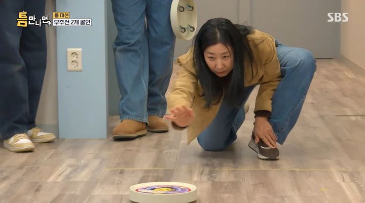 [서울=뉴시스] 배우 라미란·주종혁은 지난 24일 방송한 SBS TV 예능 프로그램 '틈만 나면,'에 게스트로 출연했다. (사진=SBS '틈만 나면,' 캡처) 2026.02.25. photo@newsis.com *재판매 및 DB 금지