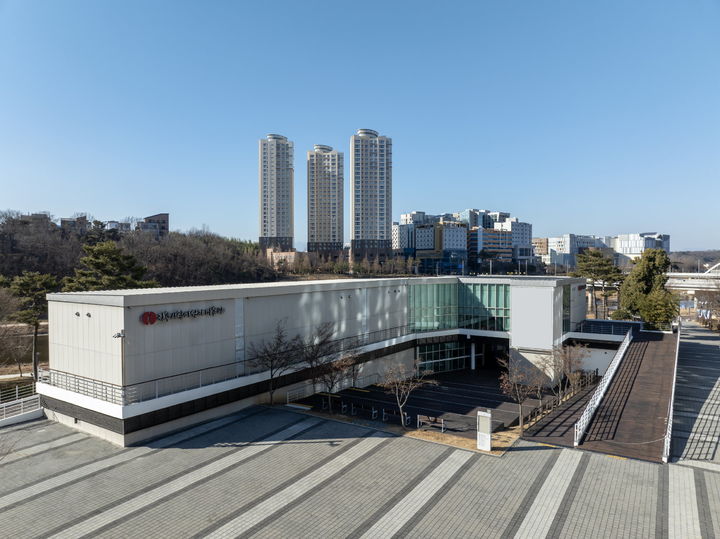 [진주=뉴시스] 진주시립이성자미술관 전경.(사진=진주시 제공).2026.02.25.photo@newsis.com *재판매 및 DB 금지