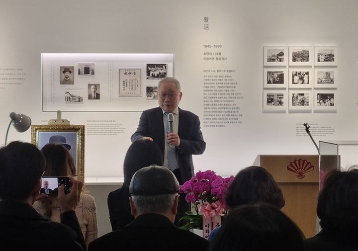 [서울=뉴시스] 동화약품 윤도준 회장이 25일 서울 순화동 본사에서 초대 사장이자 독립운동가인 민강 평전 출판 기념회에서 발언하고 있다. 2026.2.25. photo@newsis.com *재판매 및 DB 금지