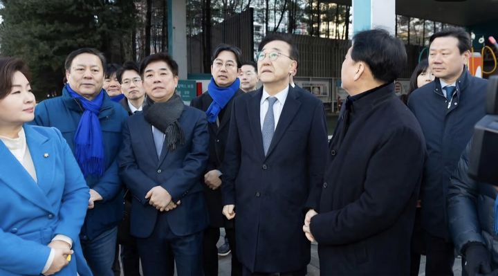 [서울=뉴시스] 성남 일대 교통난을 점검하는 김윤덕 장관(출처=김윤덕 장관 SNS) 2026.02.25. photo@newsis.com *재판매 및 DB 금지