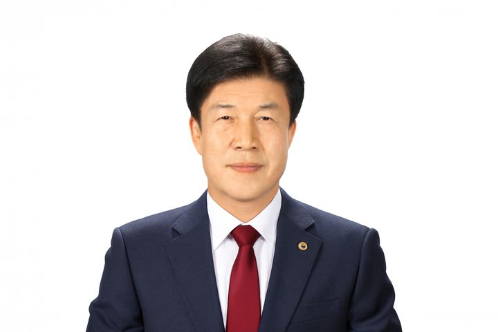 [창녕=뉴시스] 곽철현 창녕군수 예비후보가 출마 기자회견을 하고 있다. (사진=곽철현 선거사무실 제공) 2026.02.25. photo@newsis.com *재판매 및 DB 금지