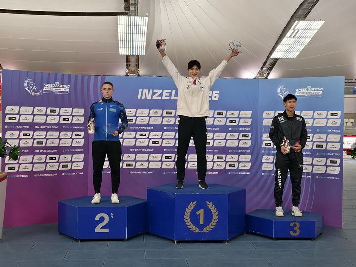 [서울=뉴시스] 이병훈이 지난 23일(한국 시간) 독일 인젤에서 열린 2025~2026 국제빙상경기연맹(ISU) 주니어 스피드스케이팅 월드컵 3차 대회 네오시니어 남자 500m서 우승을 차지했다. (사진=대한빙상경기연맹 제공) 2026.02.25. *재판매 및 DB 금지