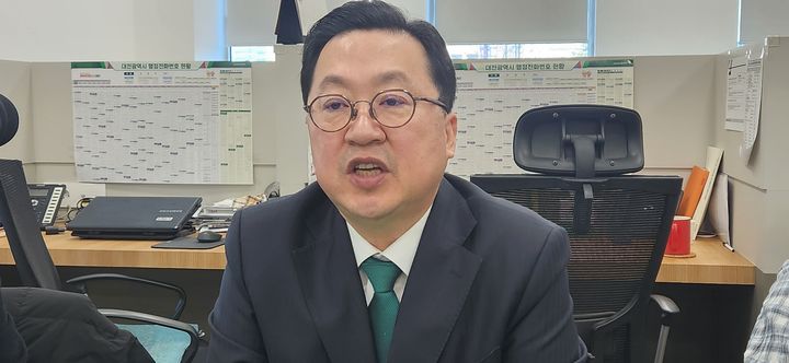 [대전=뉴시스]곽상훈 기자=이장우 대전시장이 25일 대전시청 기자실에서 차담회를 갖고 있다. 2026. 02. 25 kshoon0663@newsis.com *재판매 및 DB 금지