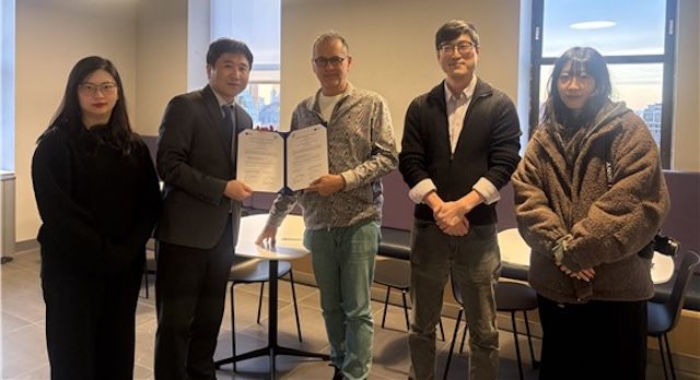 [서울=뉴시스] 숭실대 G-LAMP 사업단과 뉴욕대학교 관계자들이 업무협약 후 기념 촬영을 하고 있다. (사진=숭실대 제공) 2026.02.25. photo@newsis.com *재판매 및 DB 금지