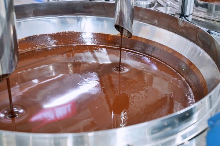 양산공장 BTC 라인에서 생산된 신선한 액상 카카오매스 (사진=롯데웰푸드 제공) *재판매 및 DB 금지