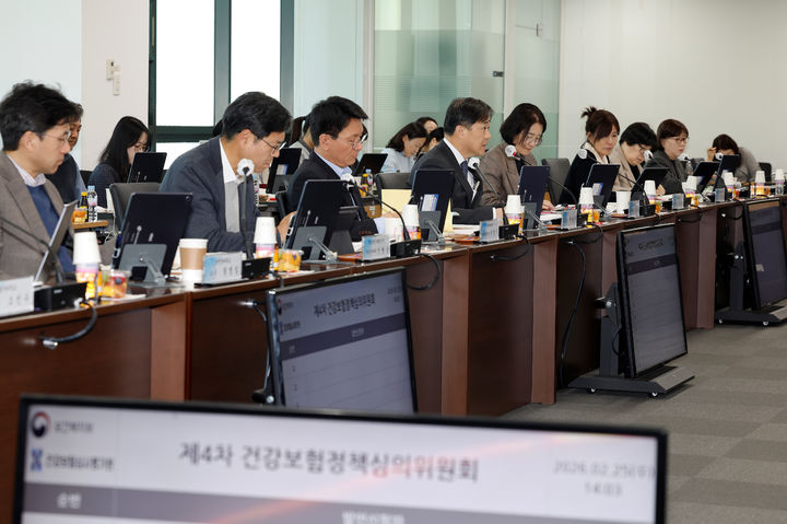 [세종=뉴시스] 시잔은 이형훈 보건복지부 2차관이 25일 제4차 건강보험정책심의위원회을 주재하고 발언하고 있는 모습. (사진=복지부 제공) 2026.02.25. photo@newsis.com *재판매 및 DB 금지