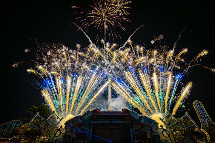 마산로봇랜드 불꽃쇼.(사진=경남로봇랜드재단 제공) *재판매 및 DB 금지