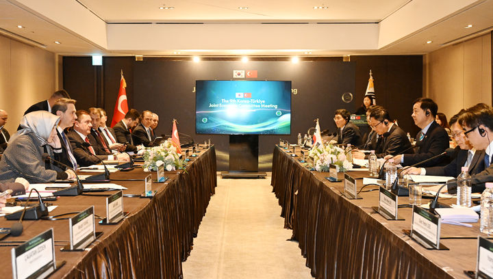 구윤철 부총리 겸 재정경제부 장관과 알파슬란 바이락타르 튀르키예 에너지천연자원부장관이 25일 서울 중구 더 플라자 호텔에서 '제9차 한-튀르키예 경제공동위를 진행하고 있다. (사진 : 재경부 제공) 2026.2.25. *재판매 및 DB 금지