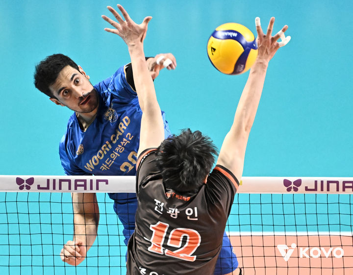 [서울=뉴시스]남자배구 우리카드 아라우조. (사진=KOVO 제공)