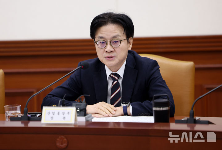 [서울=뉴시스] 김선웅 기자 = 김정관 산업통상부 장관이 25일 서울 종로구 정부서울청사에서 열린 경제관계장관회의 겸 산업경쟁력강화 관계장관회의에서 발언하고 있다. 2026.02.25. mangusta@newsis.com