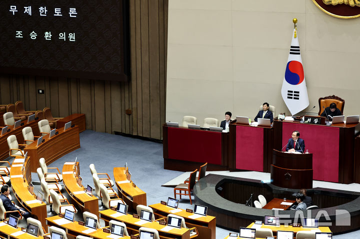 [서울=뉴시스] 김금보 기자 = 조승환 국민의힘 의원이 25일 오전 서울 여의도 국회에서 3차 상법개정안에 대한 무제한토론을 하고 있다. 2026.02.25. kgb@newsis.com