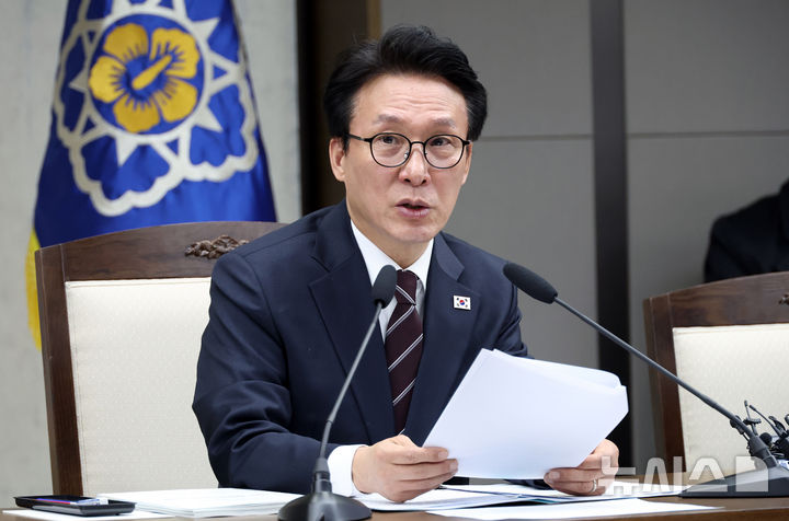 [세종=뉴시스] 강종민 기자 = 김민석 국무총리가 25일 세종시 정부세종청사에서 열린 세종시 지원위원회의에서 발언하고 있다. 2026.02.25. ppkjm@newsis.com