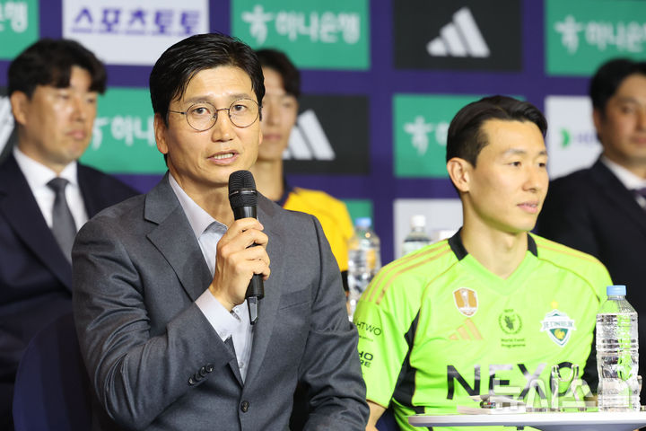 [서울=뉴시스] 권창회 기자 = 정정용 전북현대모터스 감독이 25일 서울 서대문구 스위스그랜드호텔에서 열린 2026 K리그1 개막 미디어데이에서 올시즌 각오를 밝히고 있다. 2026.02.25. kch0523@newsis.com