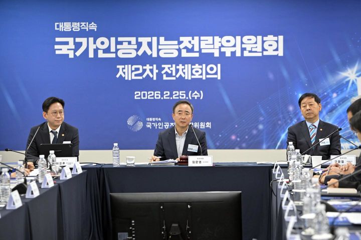 [서울=뉴시스] 임문영 국가인공지능전략위원회 상근부위원장이 지난 2월 25일 서울 중구 서울스퀘어에서 국가인공지능전략위원회 제2차 전체회의를 주재하고 있다. (사진=과학기술정보통신부 제공) 2026.02.25. photo@newsis.com *재판매 및 DB 금지