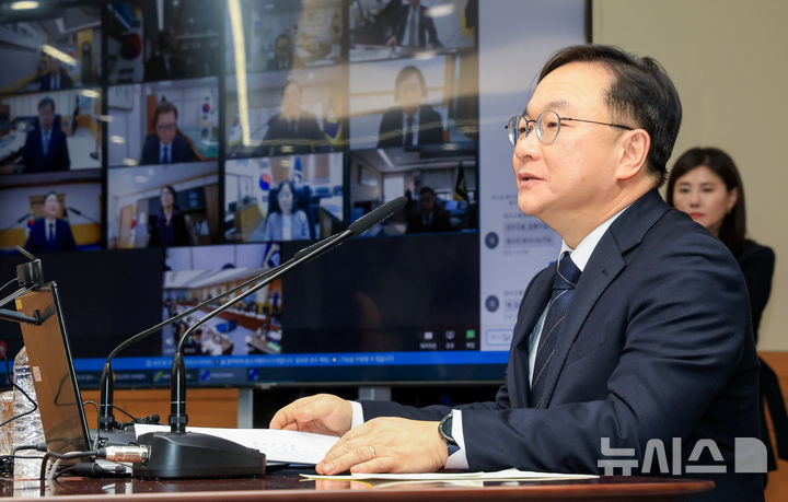 [서울=뉴시스] 황준선 기자 = 박영재 법원행정처장이 25일 오후 서울 서초구 대법원 청사에서 열린 전국법원장회의 임시회의에서 모두발언을 하고 있다. 회의 안건은 재판소원 도입, 법 왜곡죄 신설, 대법관 증원 법안 등이다. (공동취재) 2026.02.25. photo@newsis.com