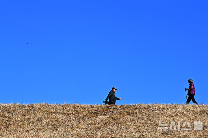 3·1절 낮 최고 15도…전국 대체로 흐리고 강원·경북 비[내일날씨]